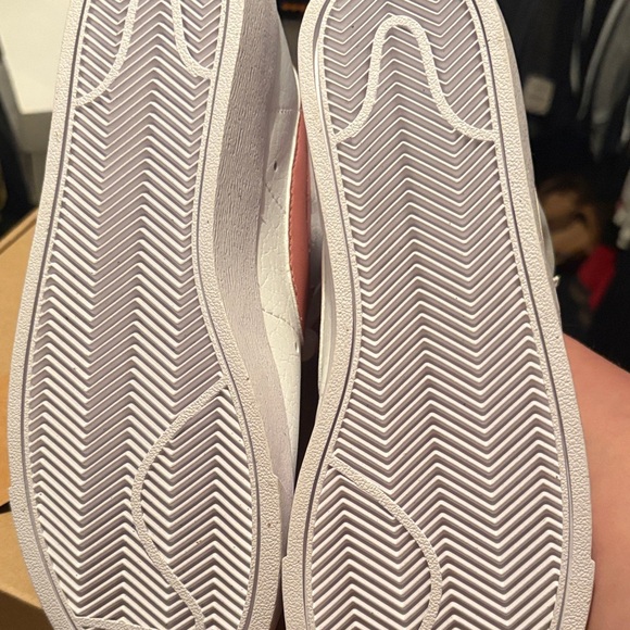 Nike Women's White, pink and burgundy blazers Sneakers - Picture 3 of 3